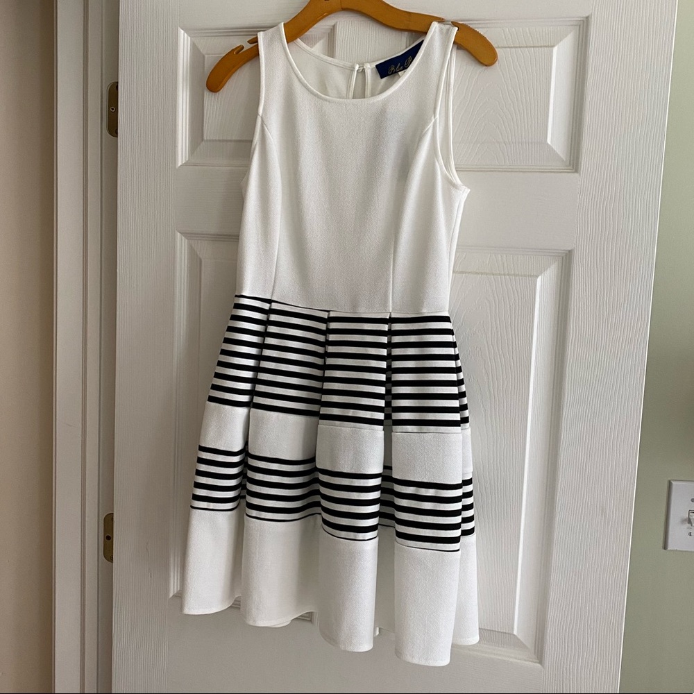 Sleeveless white/black summer dress